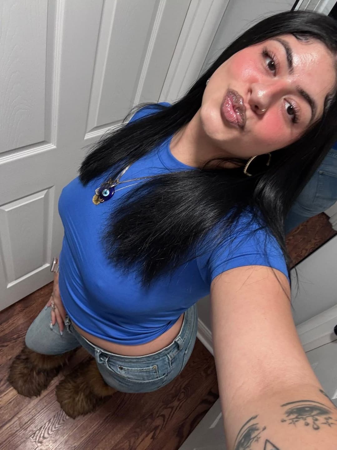 Would you cum on this Chicago slut’s face? I would ?