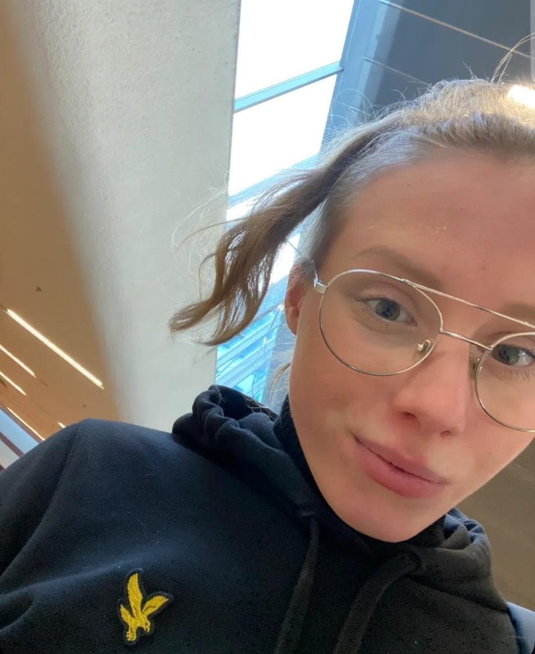 Lets perv and wank to my nerdy classmate/bestfriend anouk or to her twin sister sanne with no limits