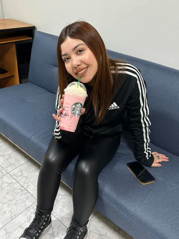 Haberme cogido a la mamá y unos años mas tarde a su hija fue excitante, las dos la chupan delicioso