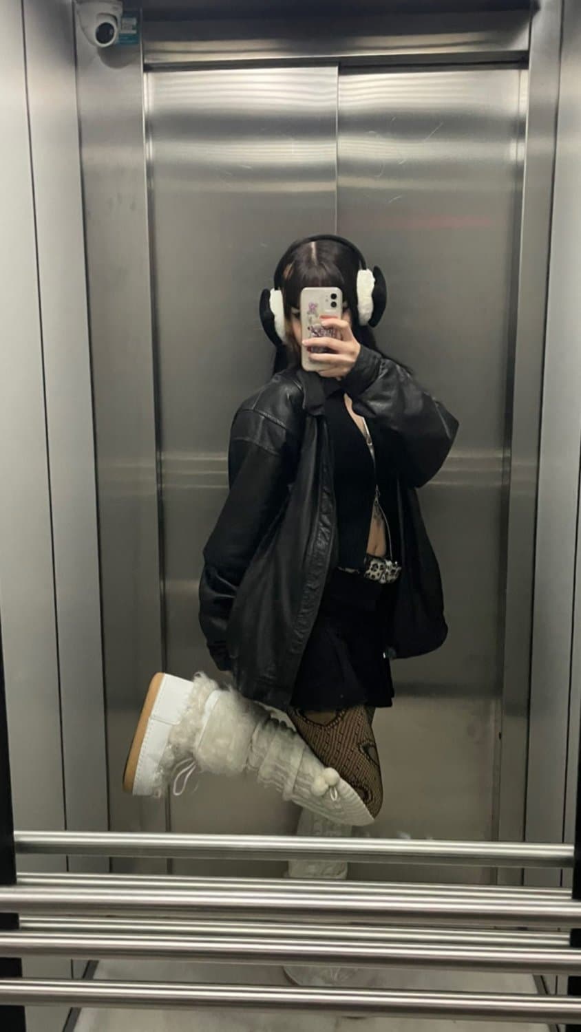 Venezuelan gothic slut