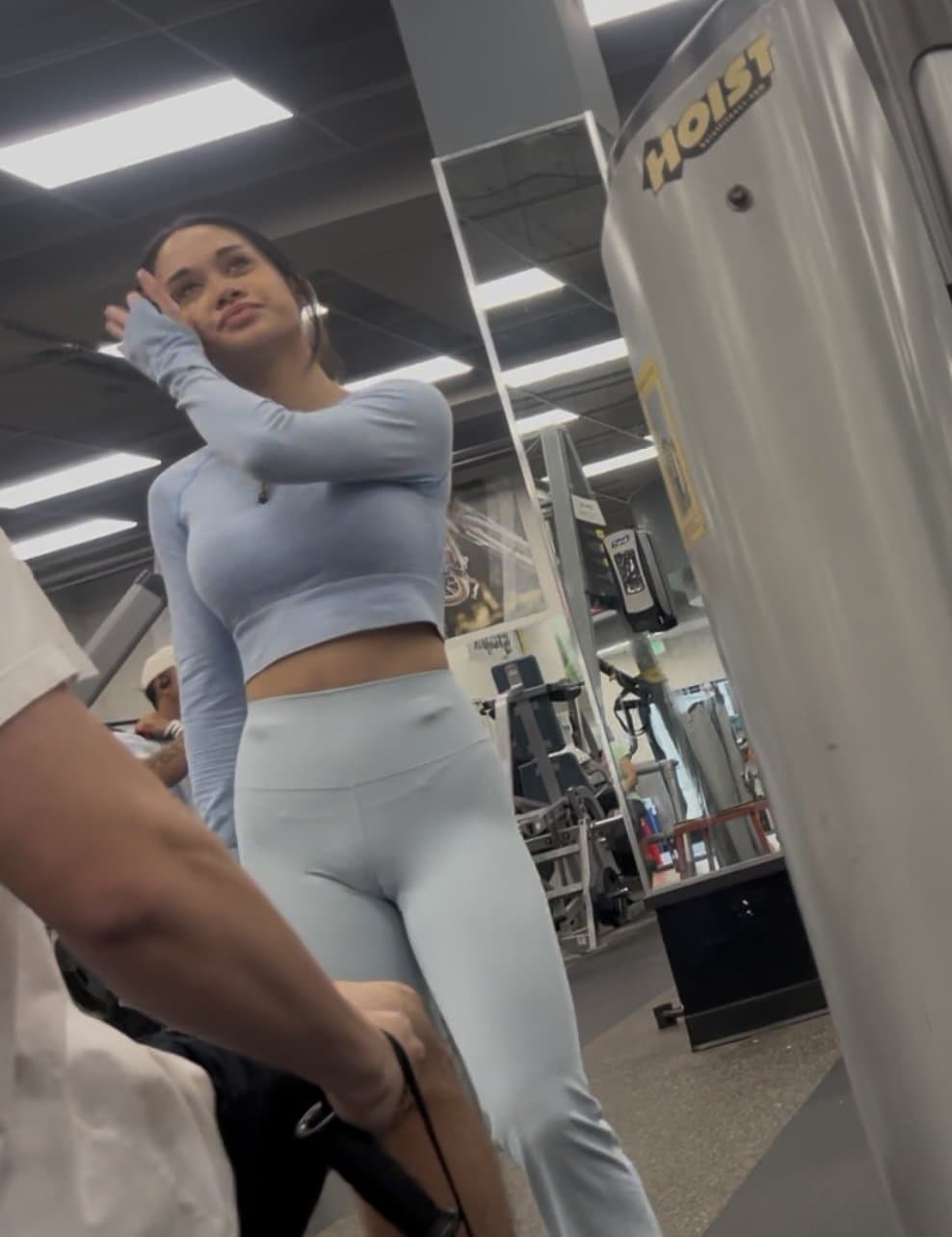 Thirsty gym babe showing off her g-string cameltoe. It was up her pussy ! Like & comment if u enjoy!