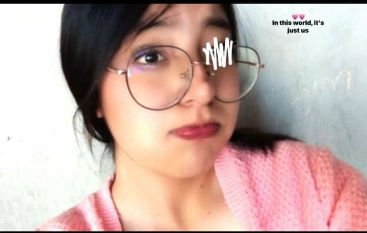 Morrita pendeja colegiala que le gusta ser exhibida y es adicta a tragar semen