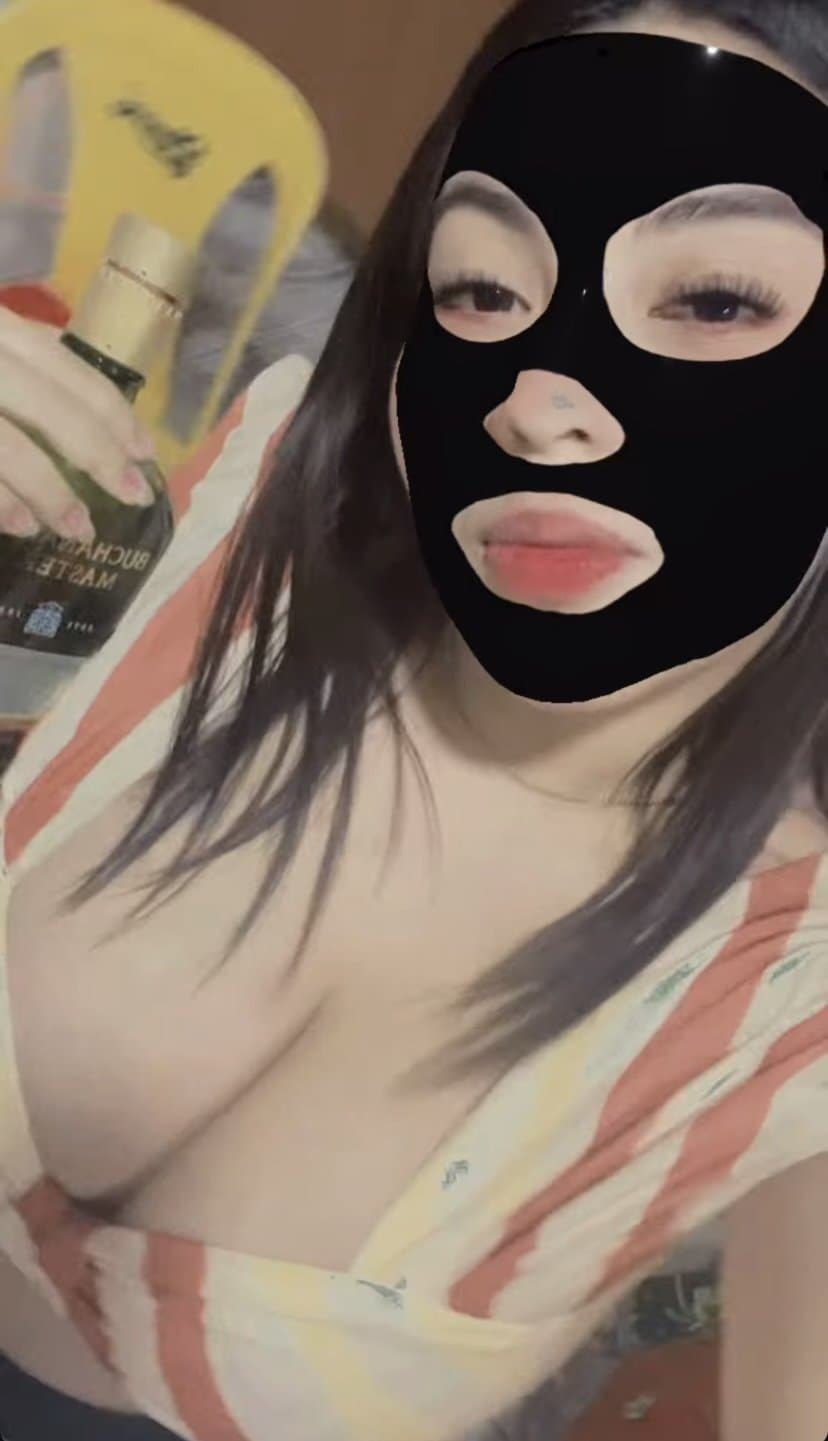 Young girl with Giants tits