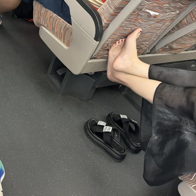 Click to view full size Chinese feet/shoes/socks/tights