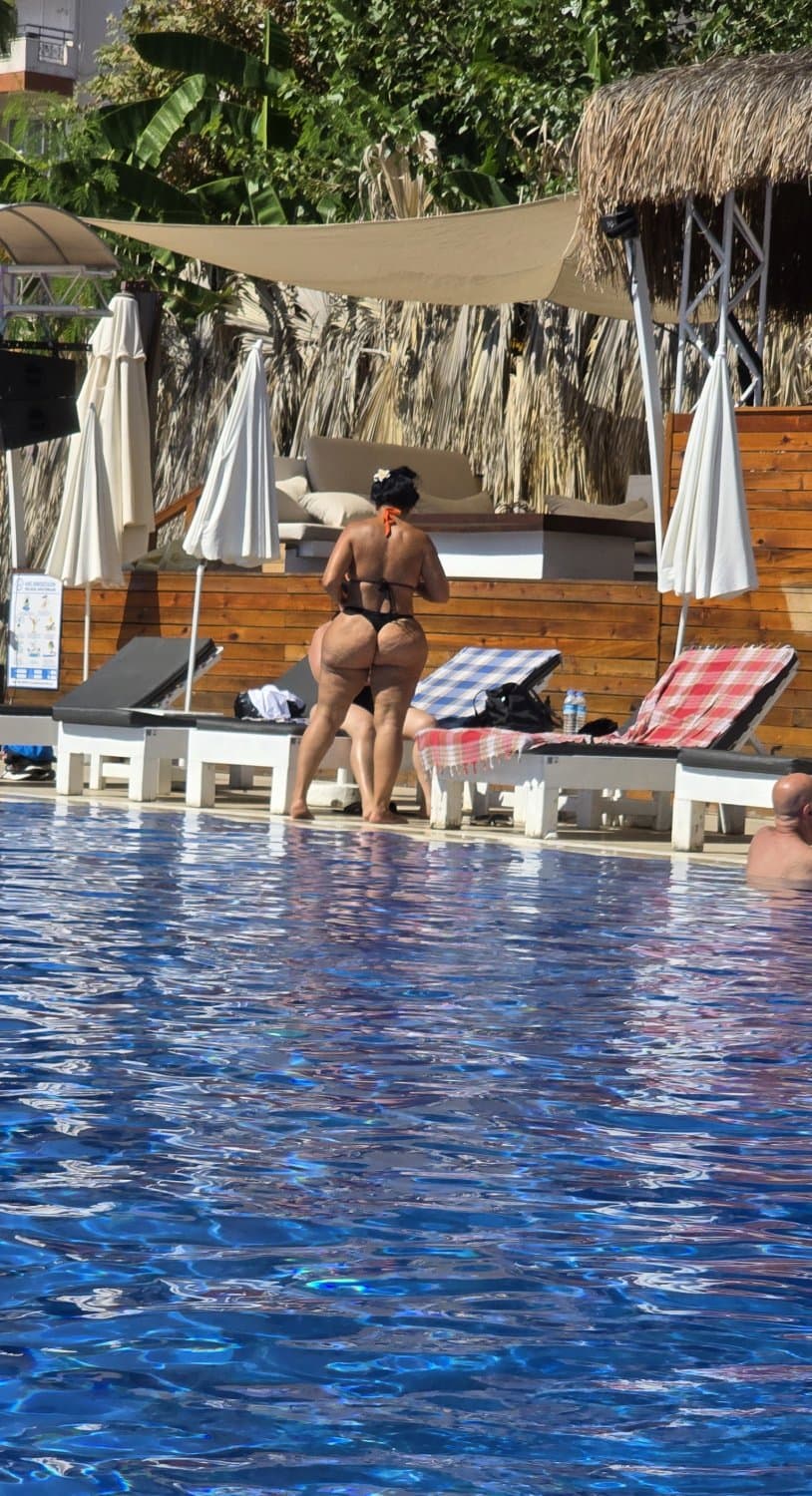 Pool side fat ass slut creepshots