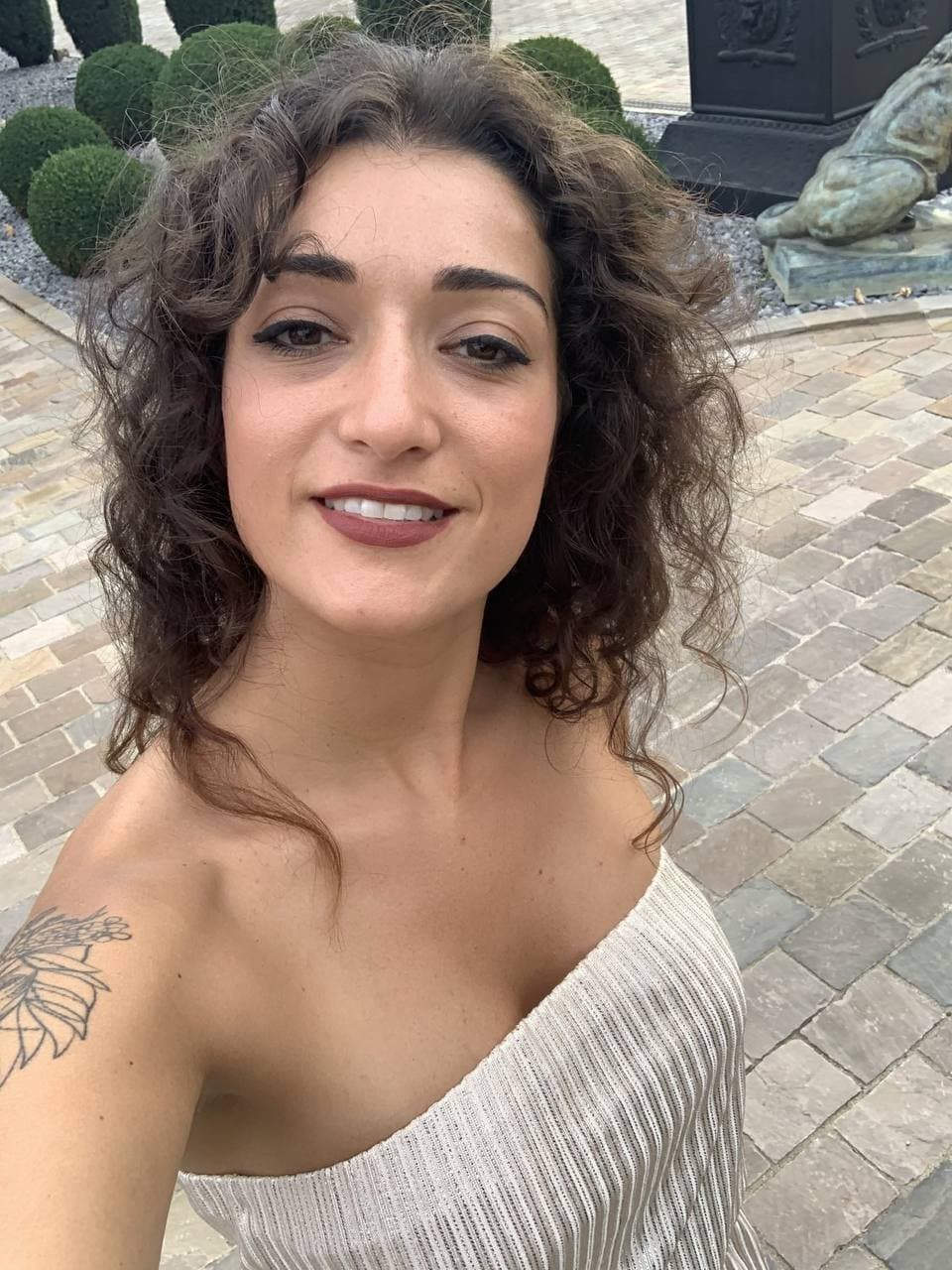 French milf fucks BBC