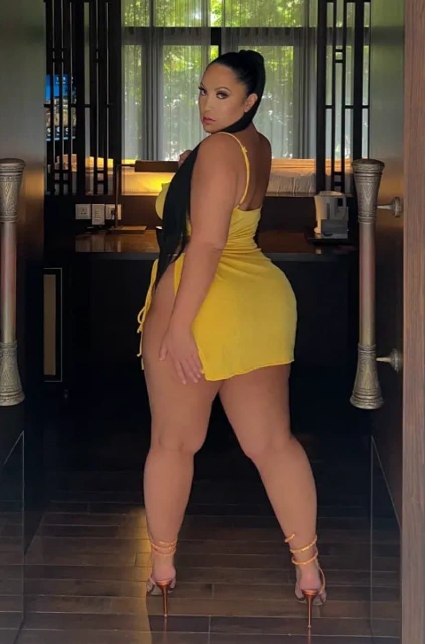 Click to view full size She goes by the name of Lollie on snap chat does anyone have anything of her? Thick Amazon Latina