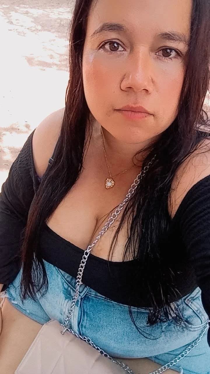 PEAR SHAPE THICK CURVY LATINA SSBBW BIG BOOTY ASS