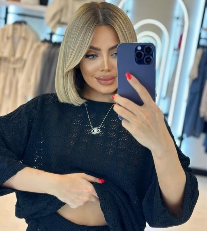 Sexy glamour feet pedicure milf