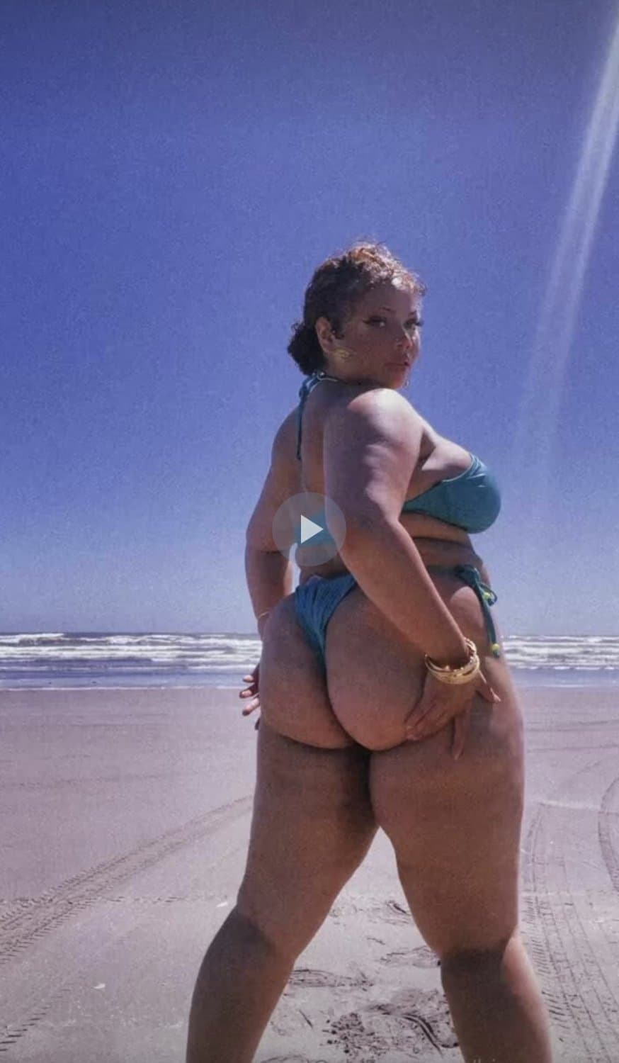 Redbone BBW Baddie Twerking shaking ass with friends