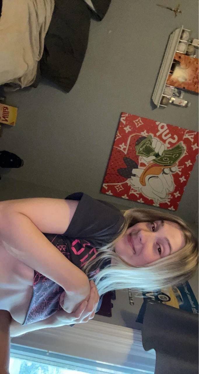 Sexy Hot Teen Whore Shows Hot Body Leak