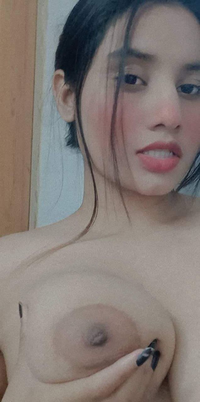 Extremely beautiful hot sexy bangladeshi girl