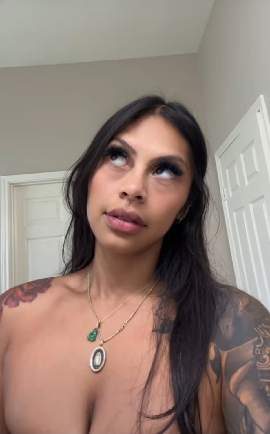 Sexy, Feet, milf, moose knuckle, feet, Latina.