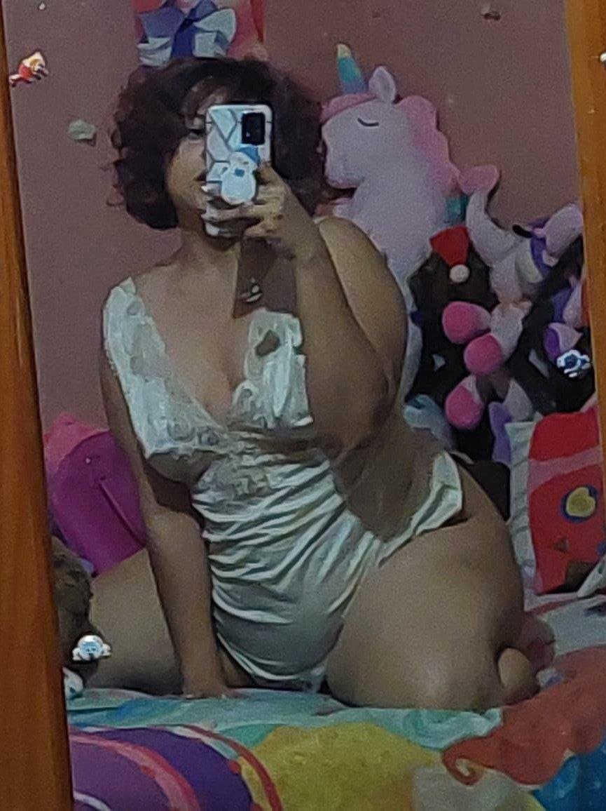 BBWs Taking Selfies (fleshy but not naked)