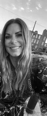 If anybody could find more pics of lesbian Heather’s bare tits in public that would be great