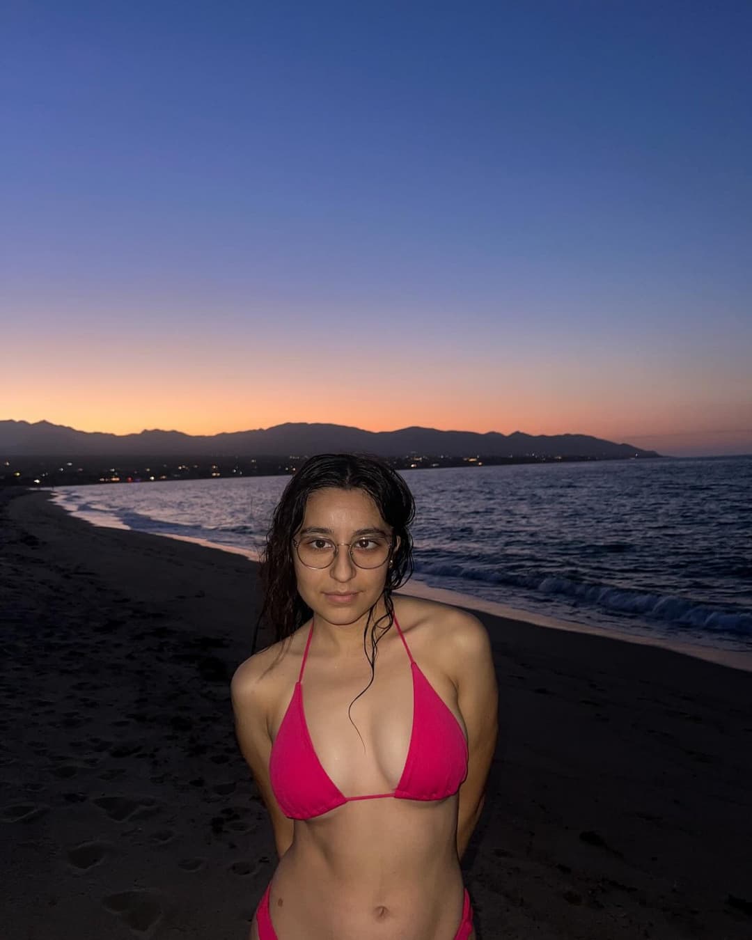 PARA TIRARLE SEMEN EN LOS LENTES?? (DIA 4) 1 DIA 1 PUTA HASTA ENCONTRAR A MI HERMANA "DEXIRE"