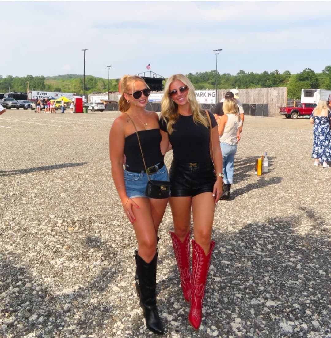 Fav pic of this ig slut is in the tattoo gyncolegest chair. Supposedly on OF she shows her pussy tat