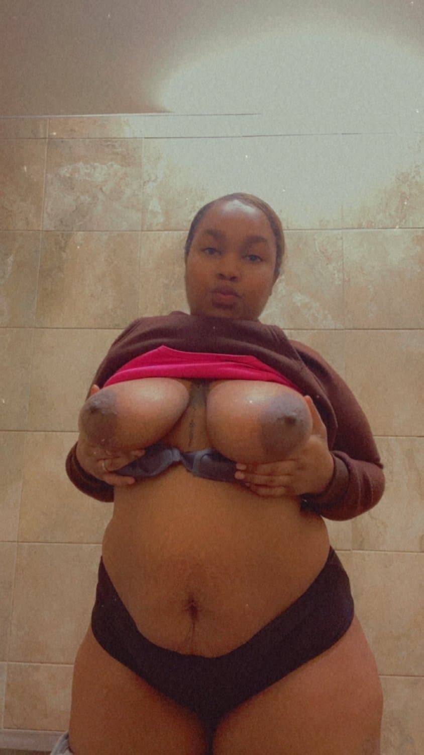 OMG I JUST STOLE THESE VIDEOS OUT MY COUSIN PHONE I WANNA FUCK HER SOO BADD (DM FOR TRADES)