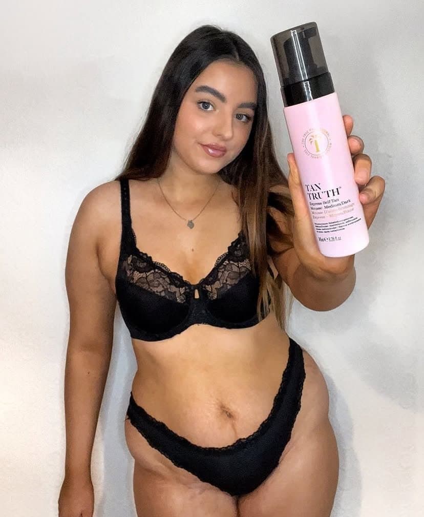 British influencer Rachel showing off her mum bod in lingerie and swimwear