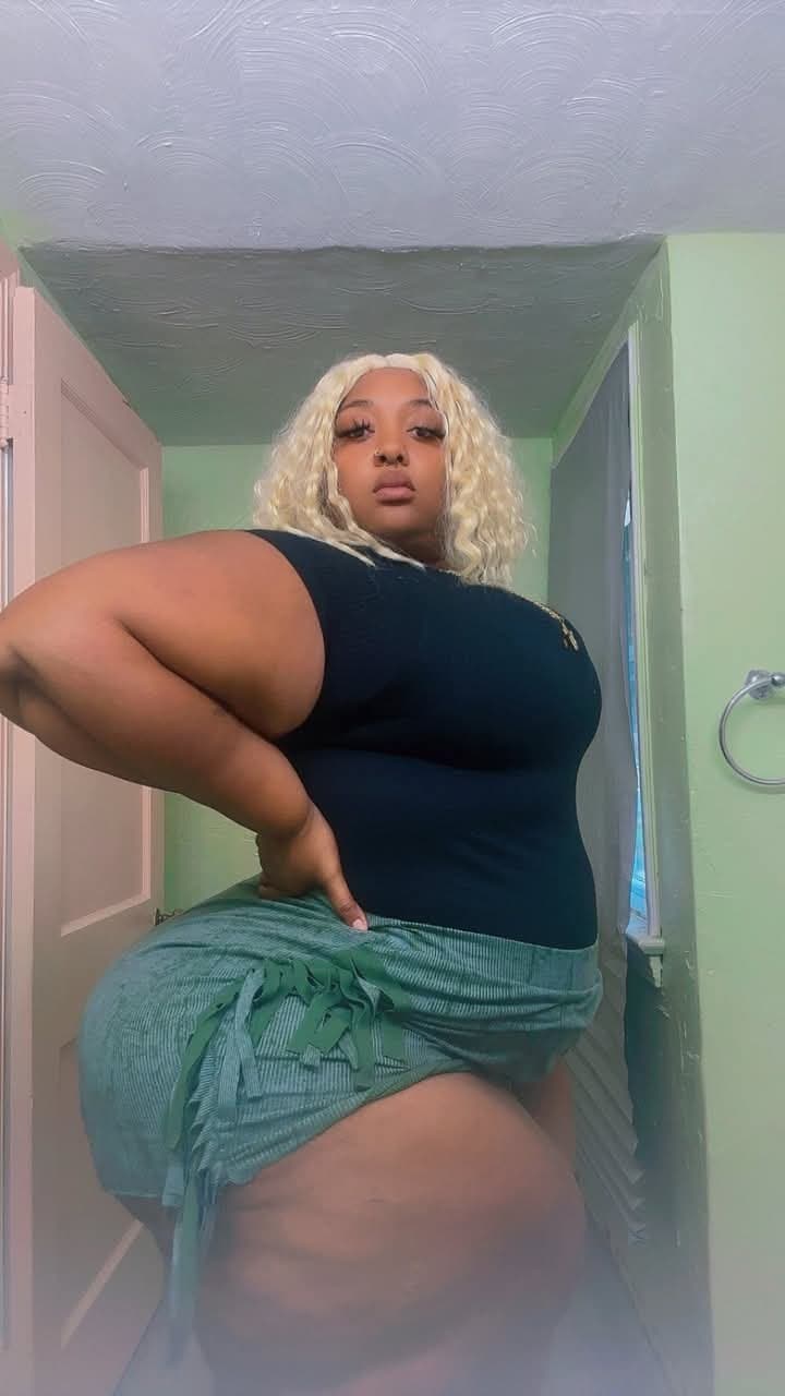 HUGE SSBBW SEXY ASS BOOTY