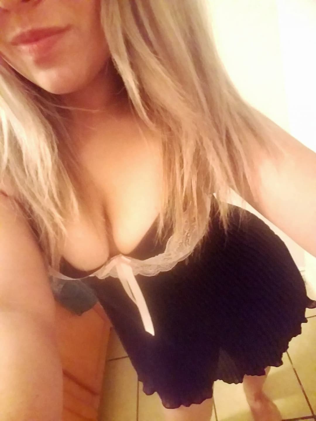 Sexy Milf Rocio From Fresno CA cheats on her Husband and sends sexy pics to Sancho