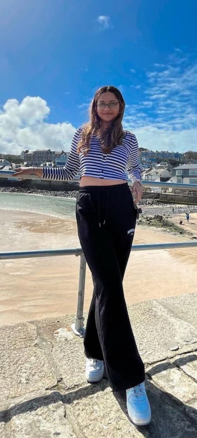 NASTY INDIAN TEEN W GLASSES LICKS THE TOILET SEAT