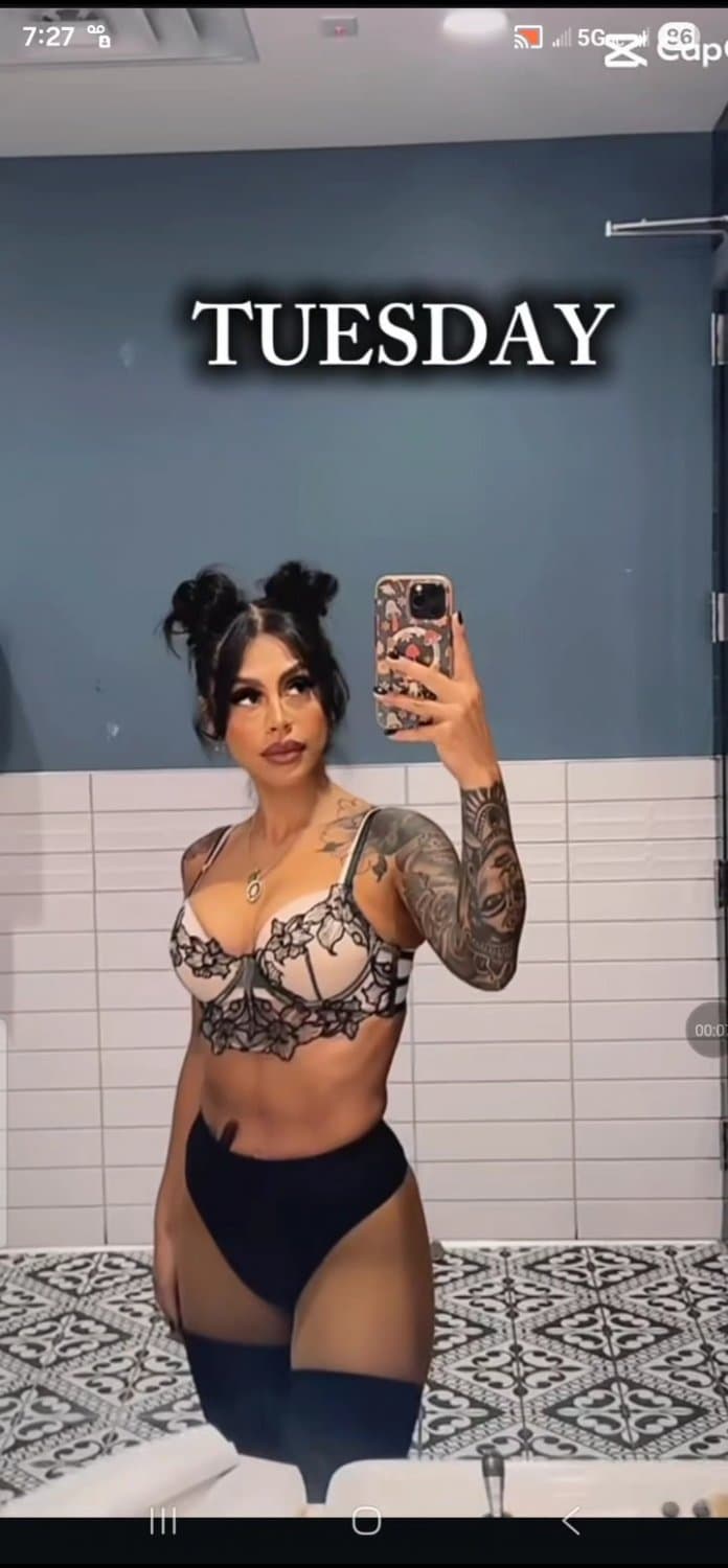 Sexy Latina MILF, Pregnant, Feet, Fit, Comments Welcomed.