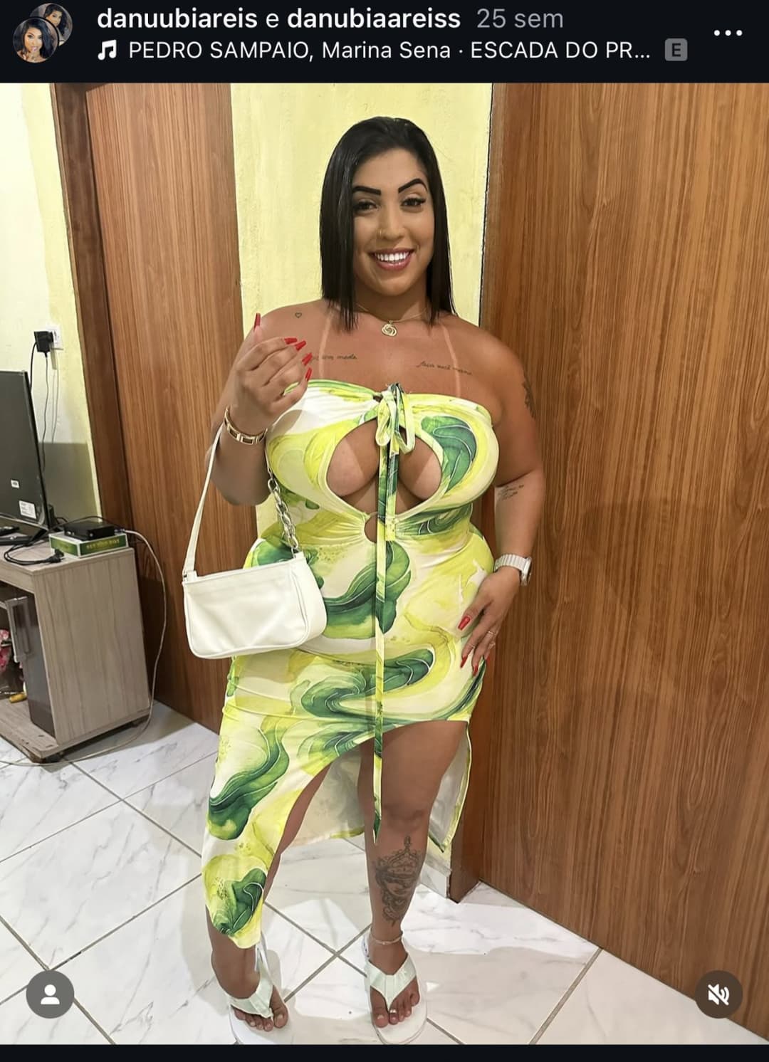 Mais Vedios da danubia dando o cuzinho no grupo exclusivo