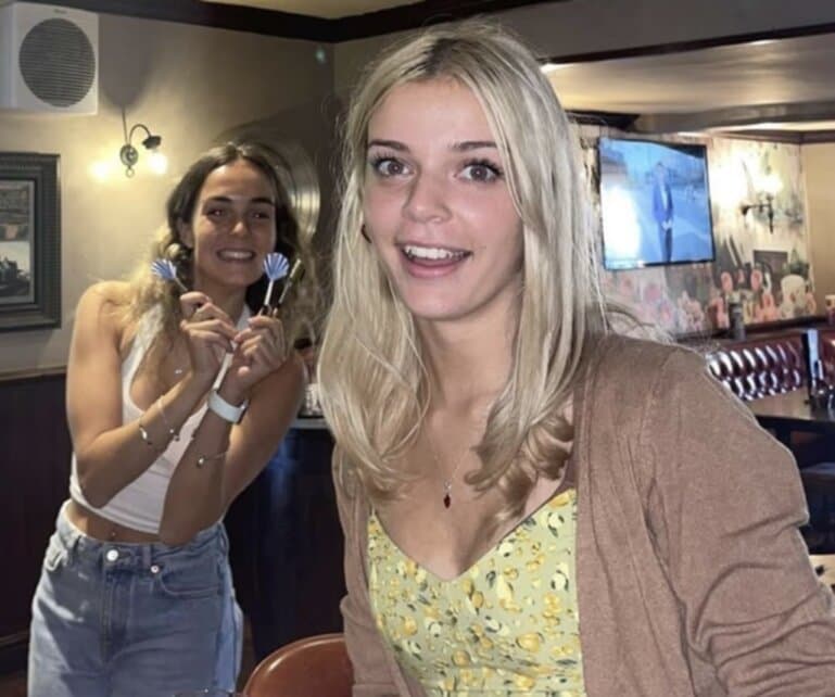 Leaked teen gets facial in her halloween costume (dm me to trade)