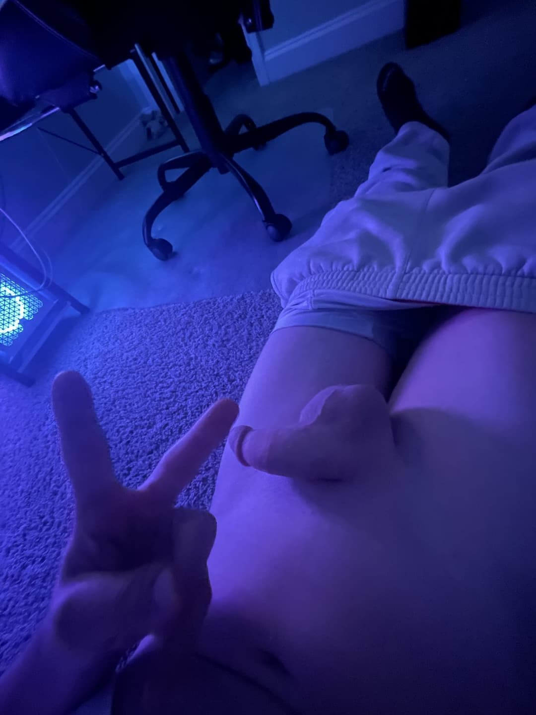 I’m a sissy slave slut looking for a girl mistress or trans mistress