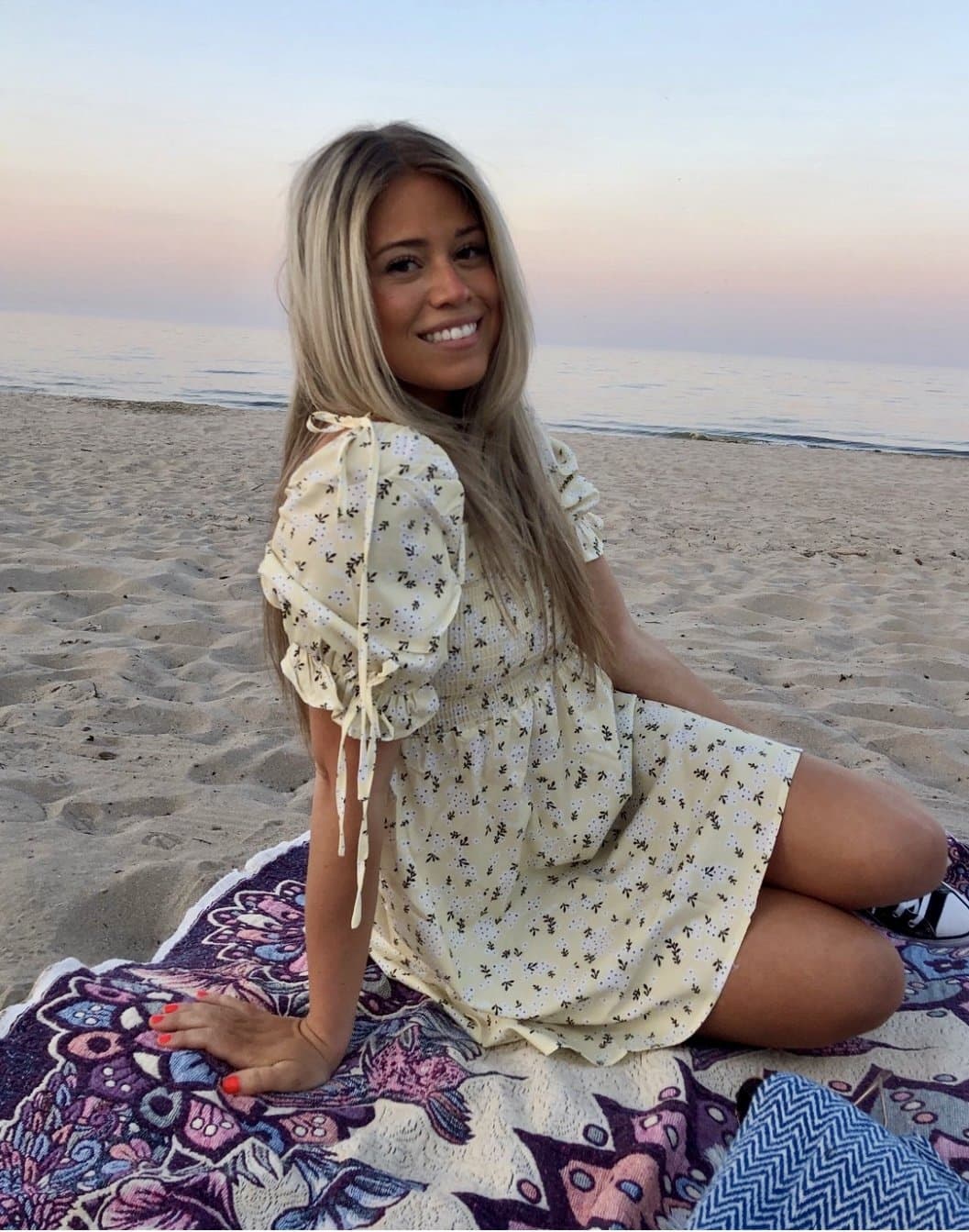 Fuck I need to cover her drunk slutty face. I’d give her a second pearl necklace