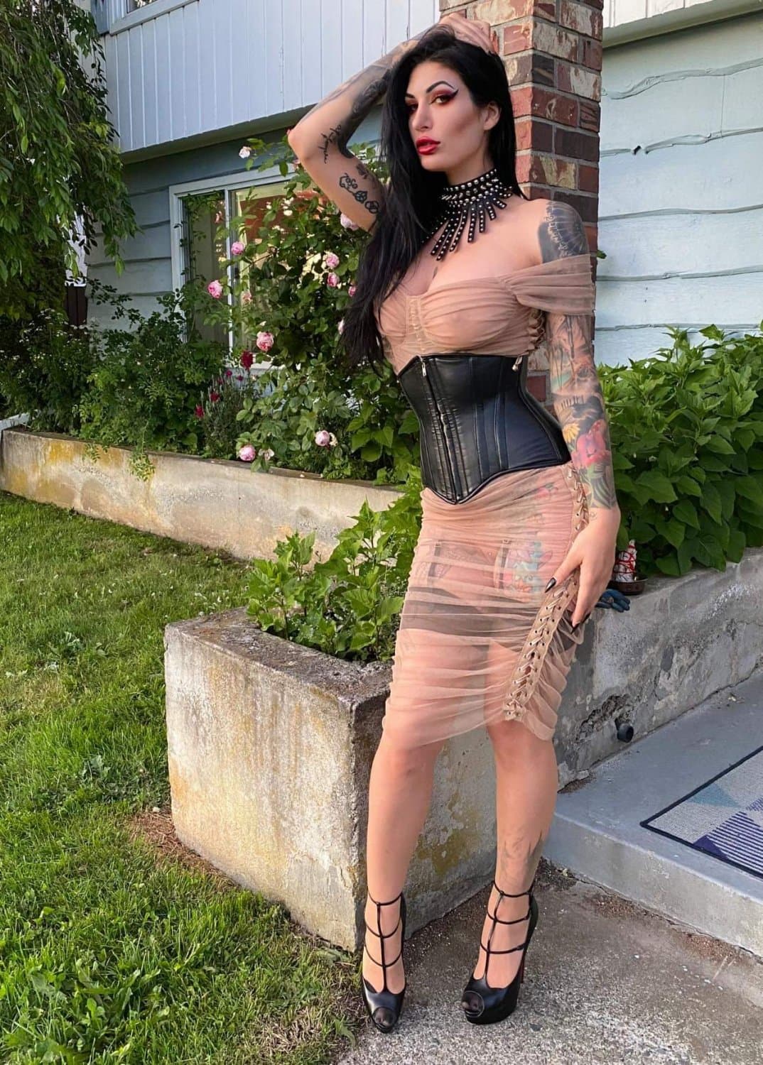 Even A 6’1 Female Dom Can’t Resist BBC