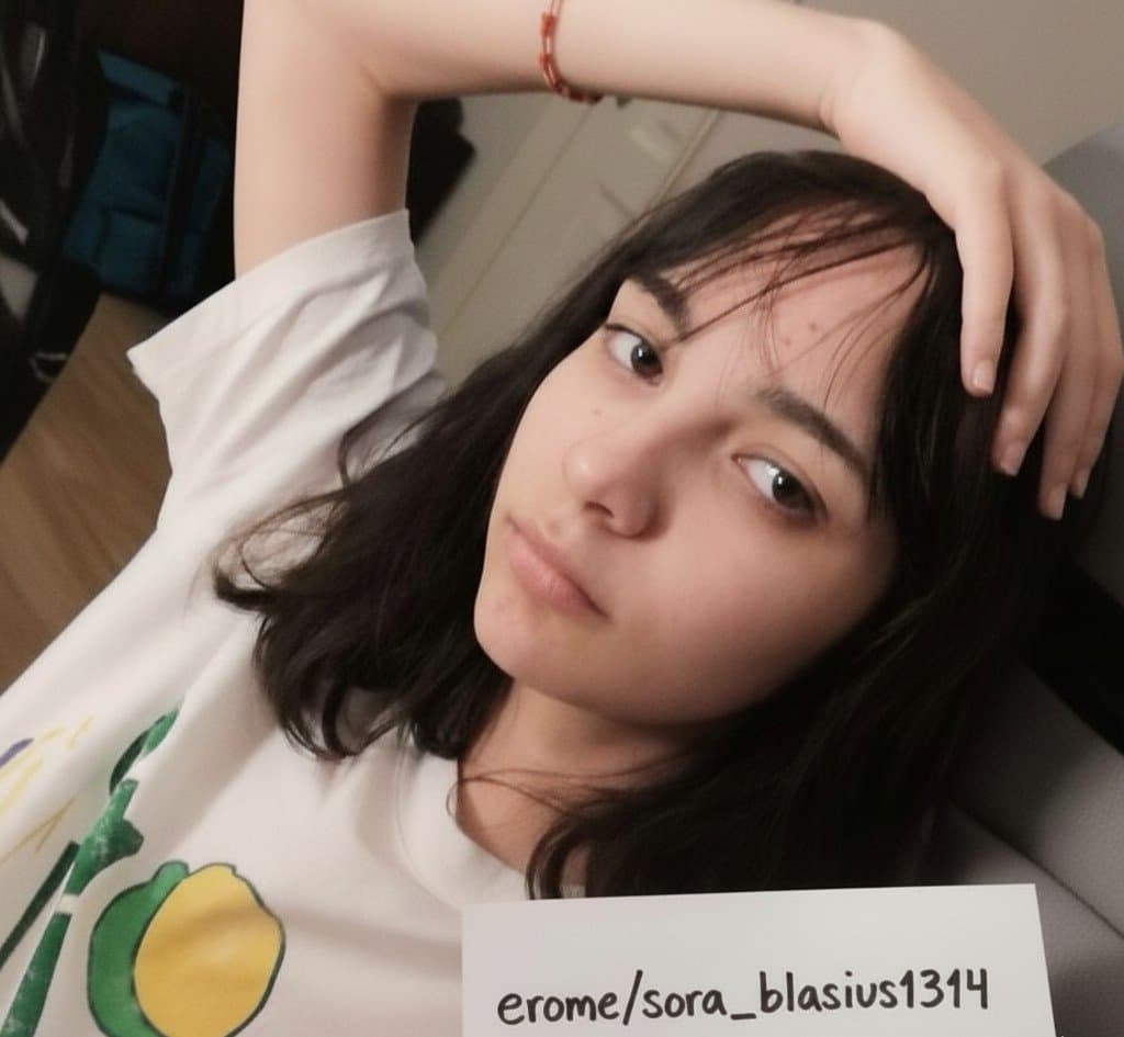 Click to view full size Nuevas fotitos para sus ricas pollas