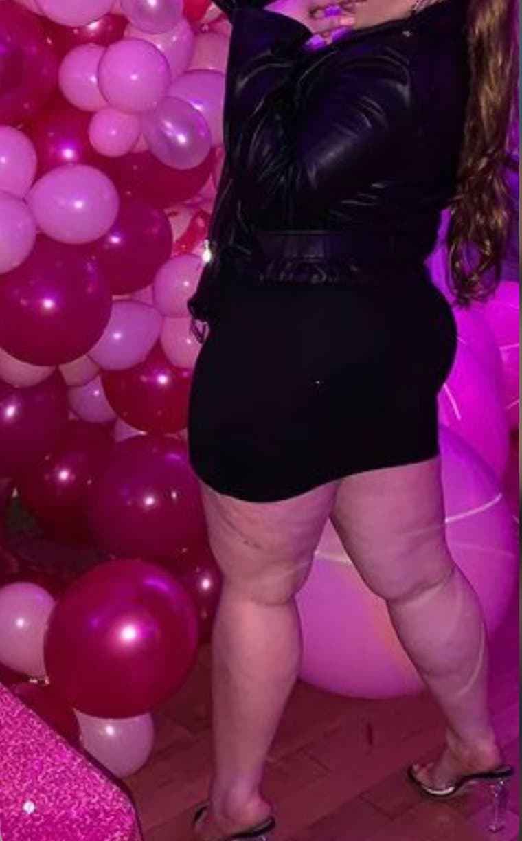Pretty red big booty bitch ?