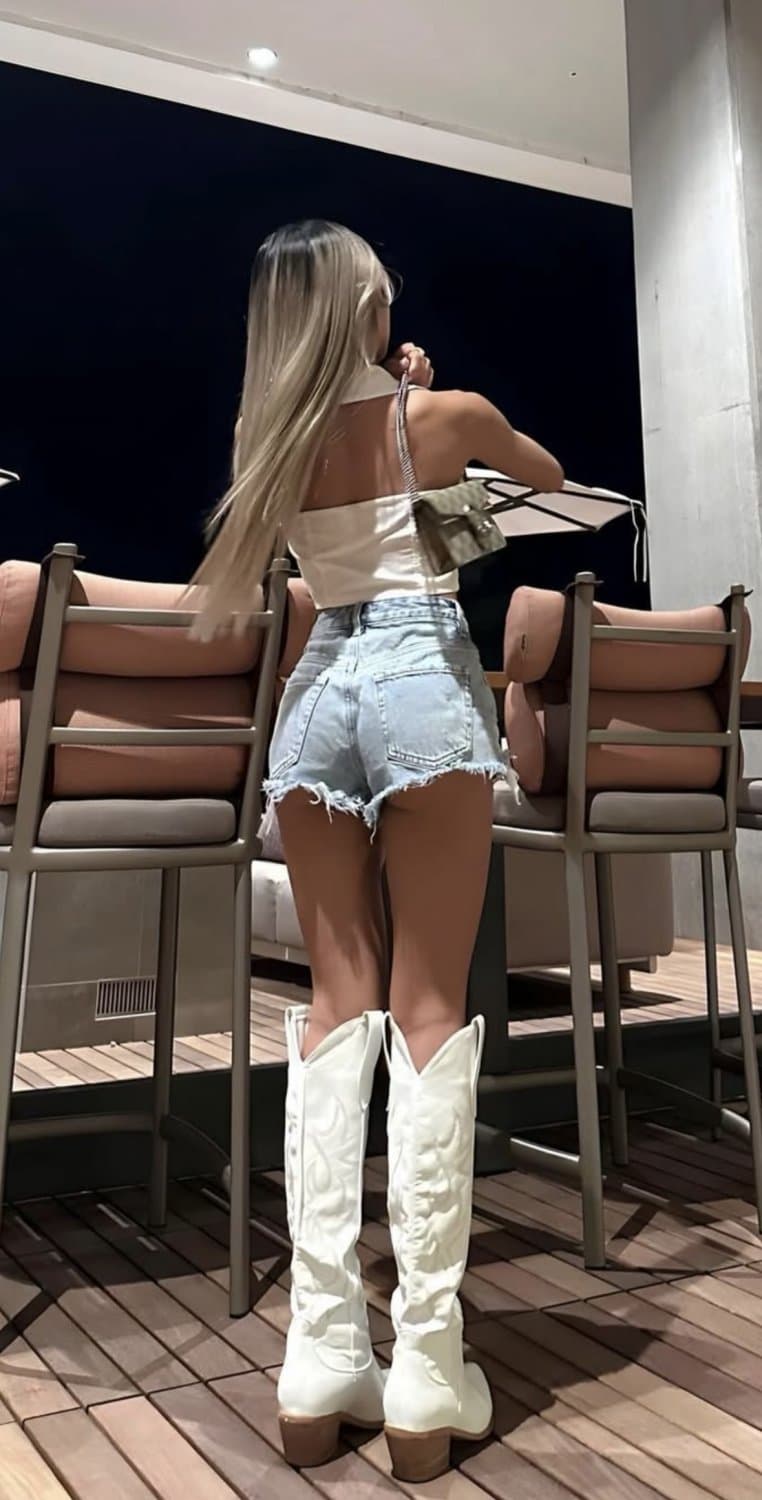 Petite Asian Pussy HITS DIFFERENT (sex vids at the of the album)