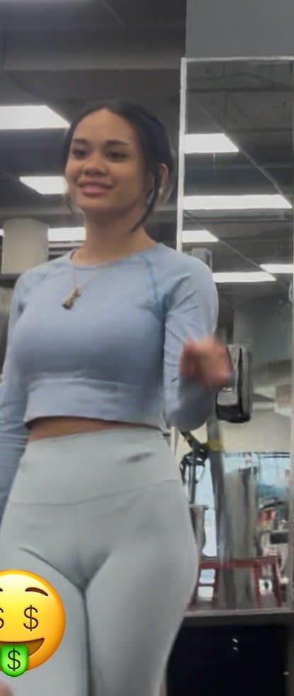 Thirsty gym babe showing off her g-string cameltoe. It was up her pussy ! Like & comment if u enjoy!