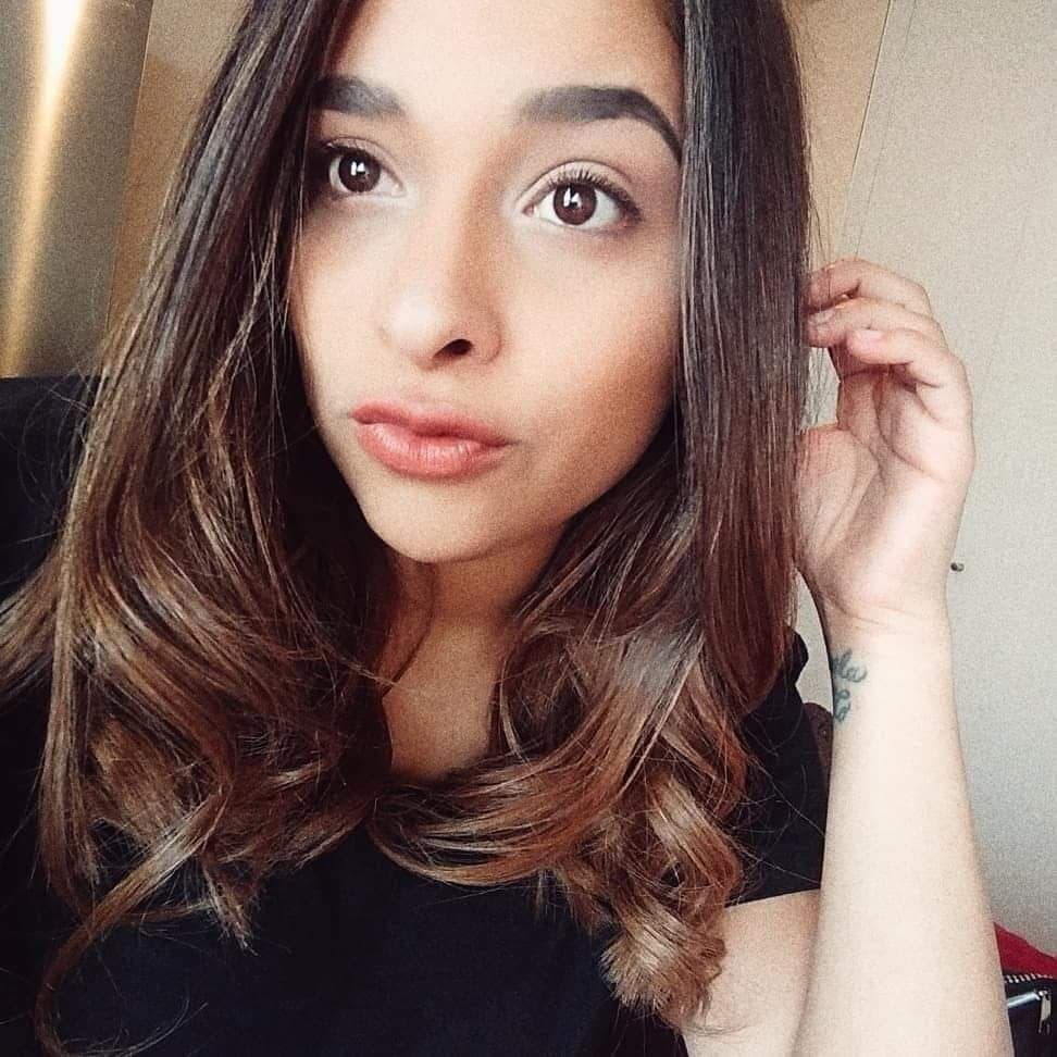 La perra de Marises merece una cogida de garganta hasta venirse dentro por puta???