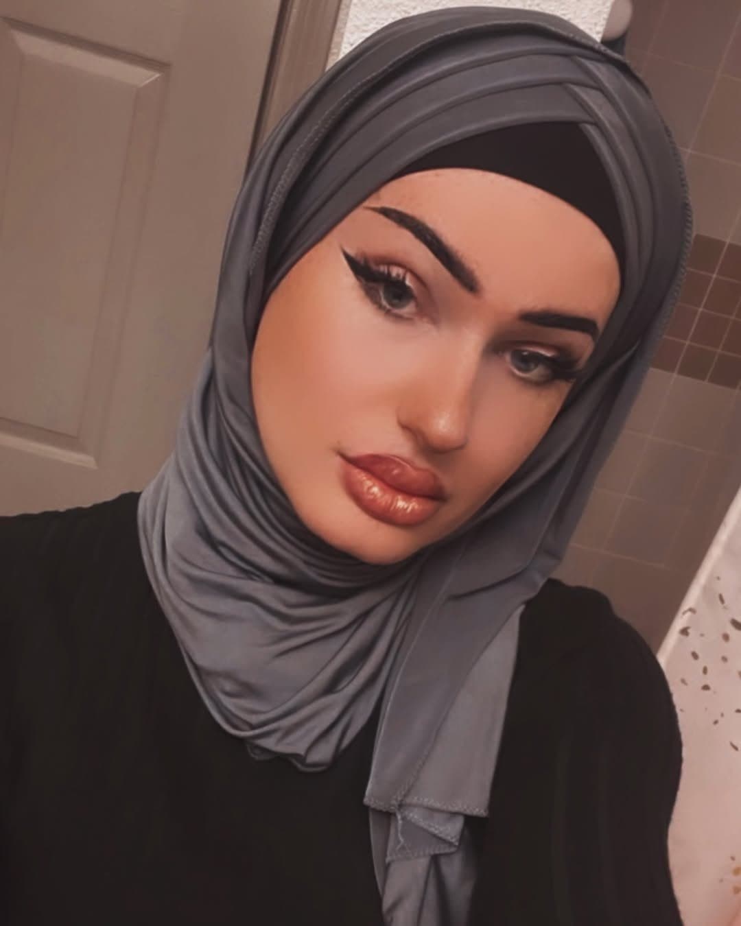 Arab hijab milf ??