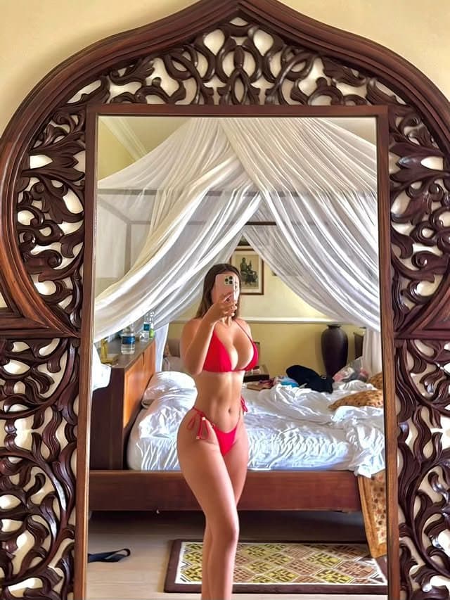 Israeli slutty jewish soldier takes ass photos in front of the holy western wall.