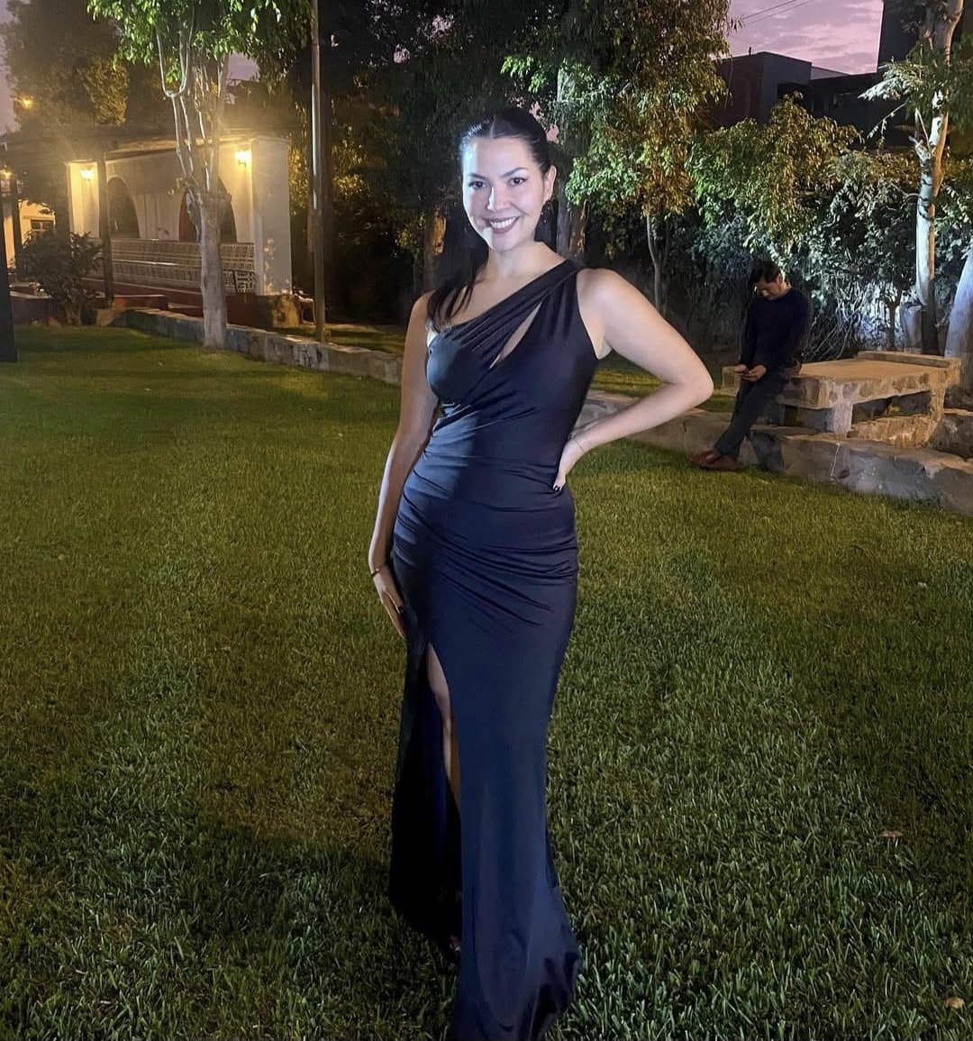 Hot Asian-latina with big boobs and amazing legs. Enjoy!