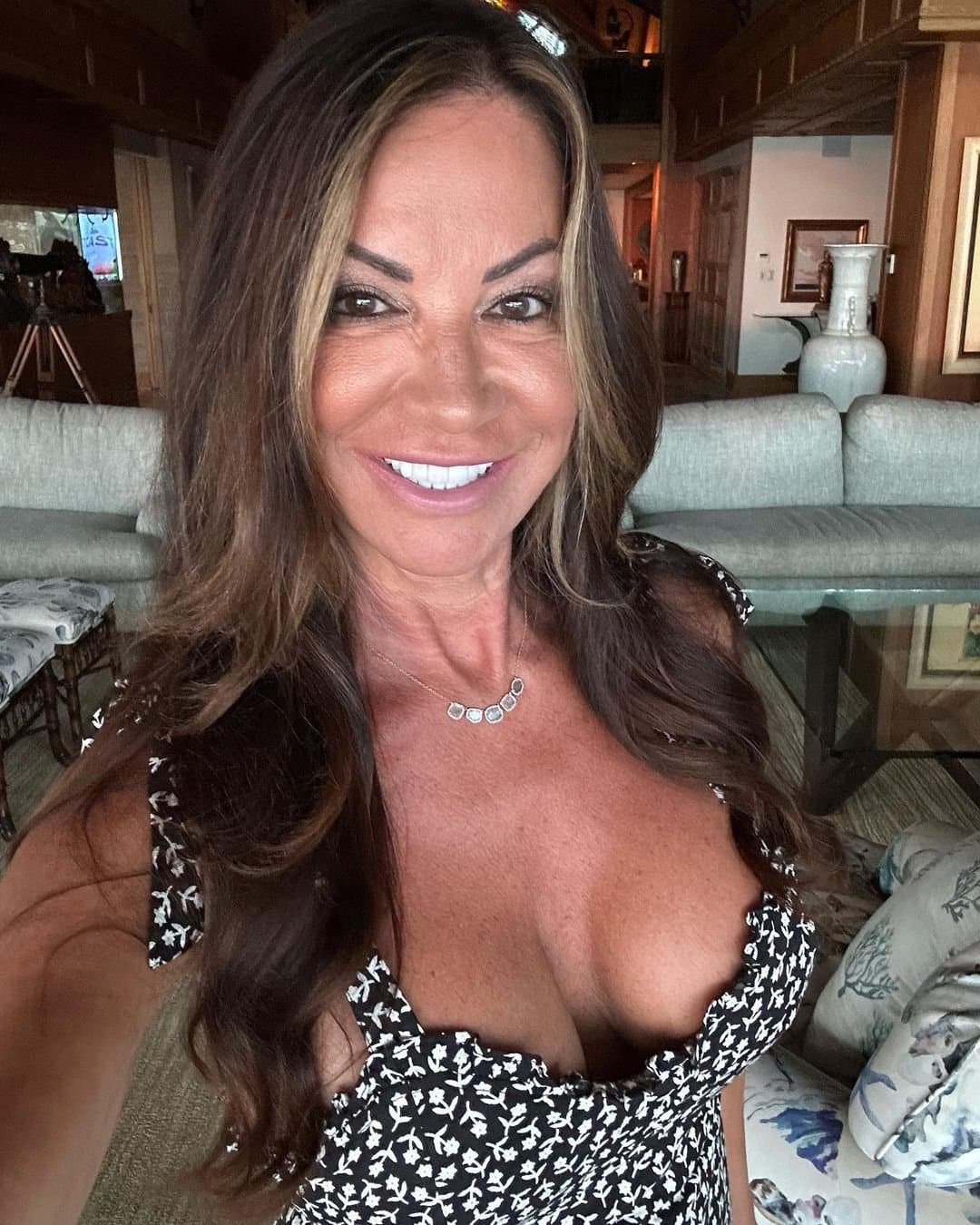 GIlf with big tits