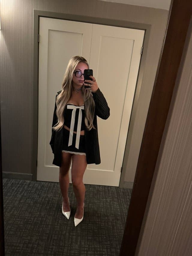 Cute & sexy Wrestling lady ??