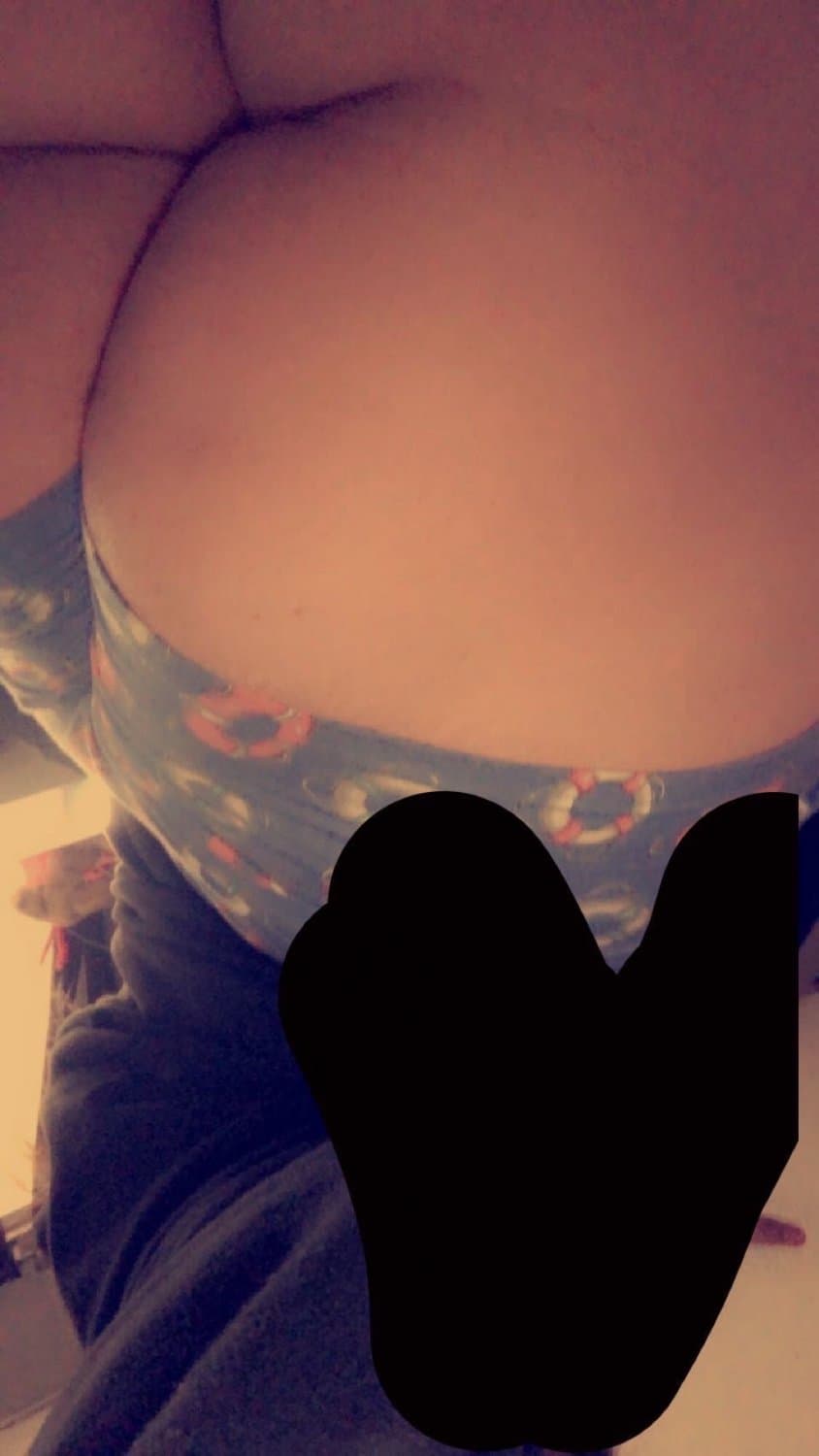 Thick Big Booty Latina Teen Makes it Clap