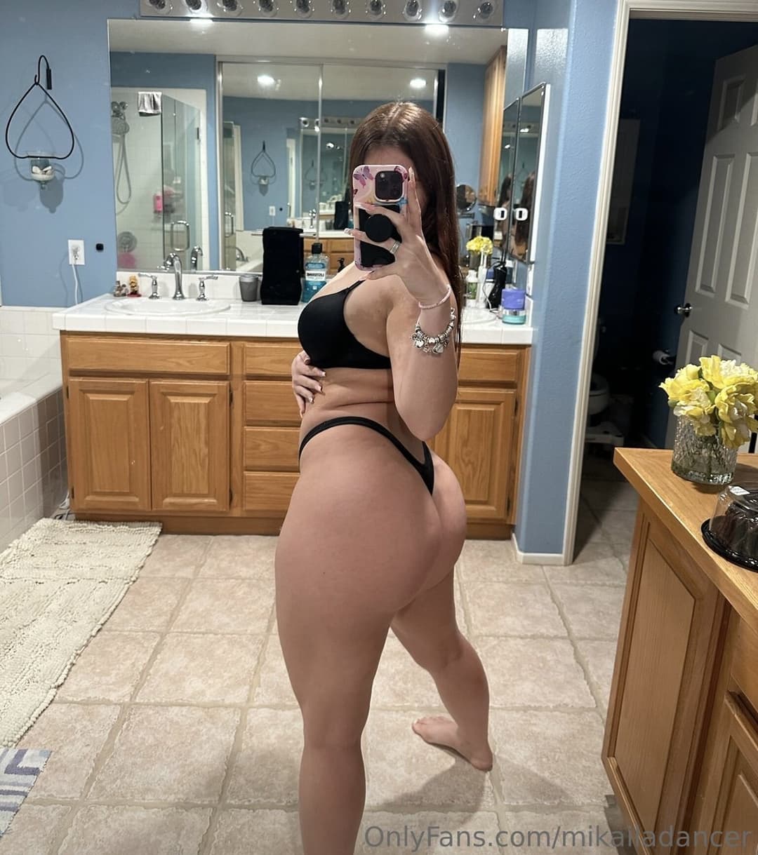 idk why this girl won’t just get naked at this point