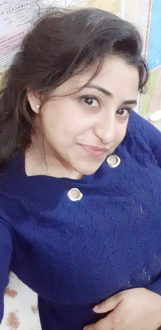 Busty Desi Girl Has Huge Melons