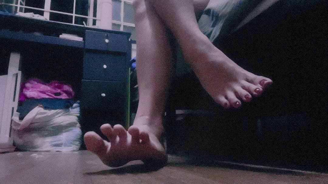 Click to view full size leaked asian feet , send me ur sluts feet