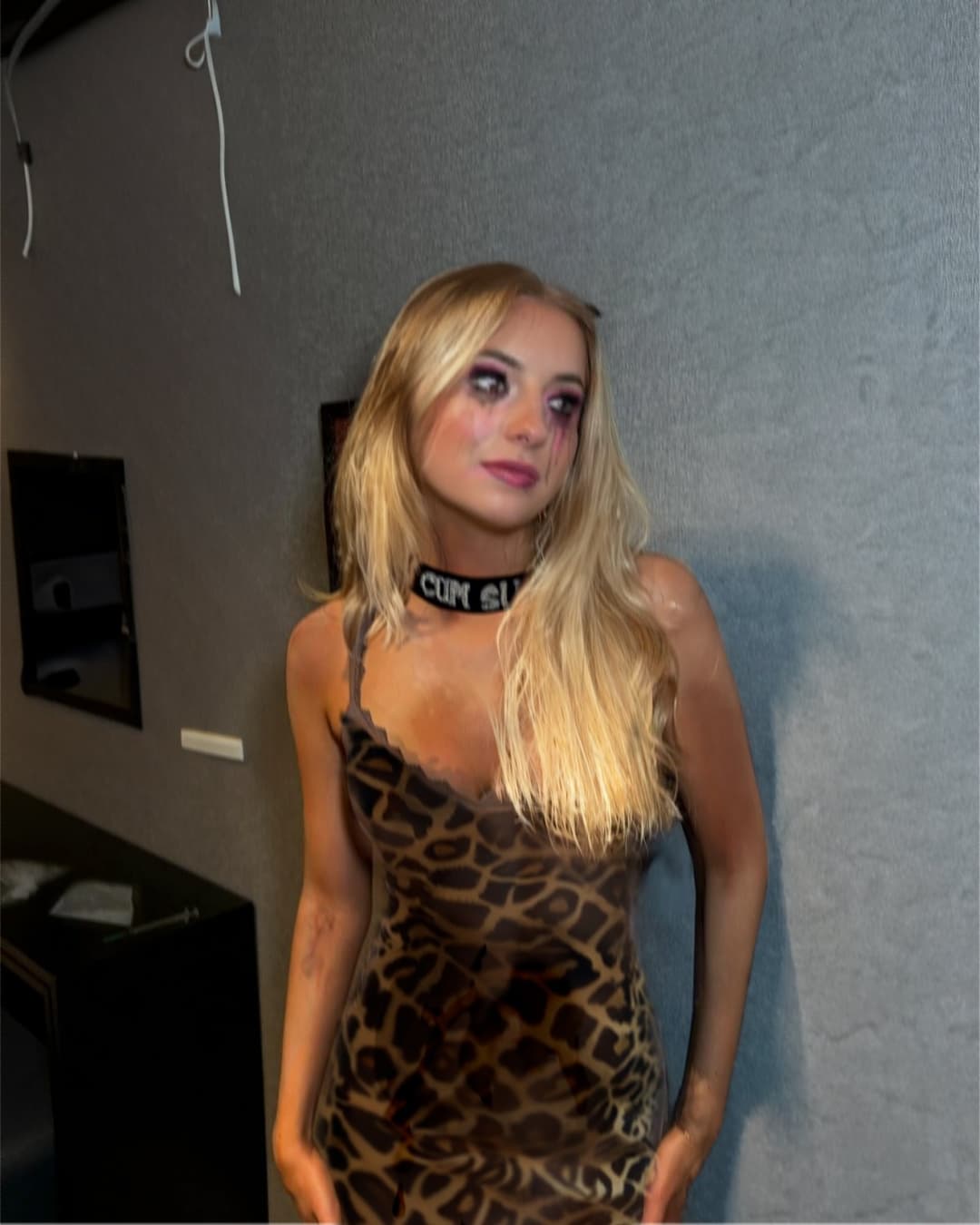 Click to view full size kik: mspadna junk mom prostitute looking for people to shame her online