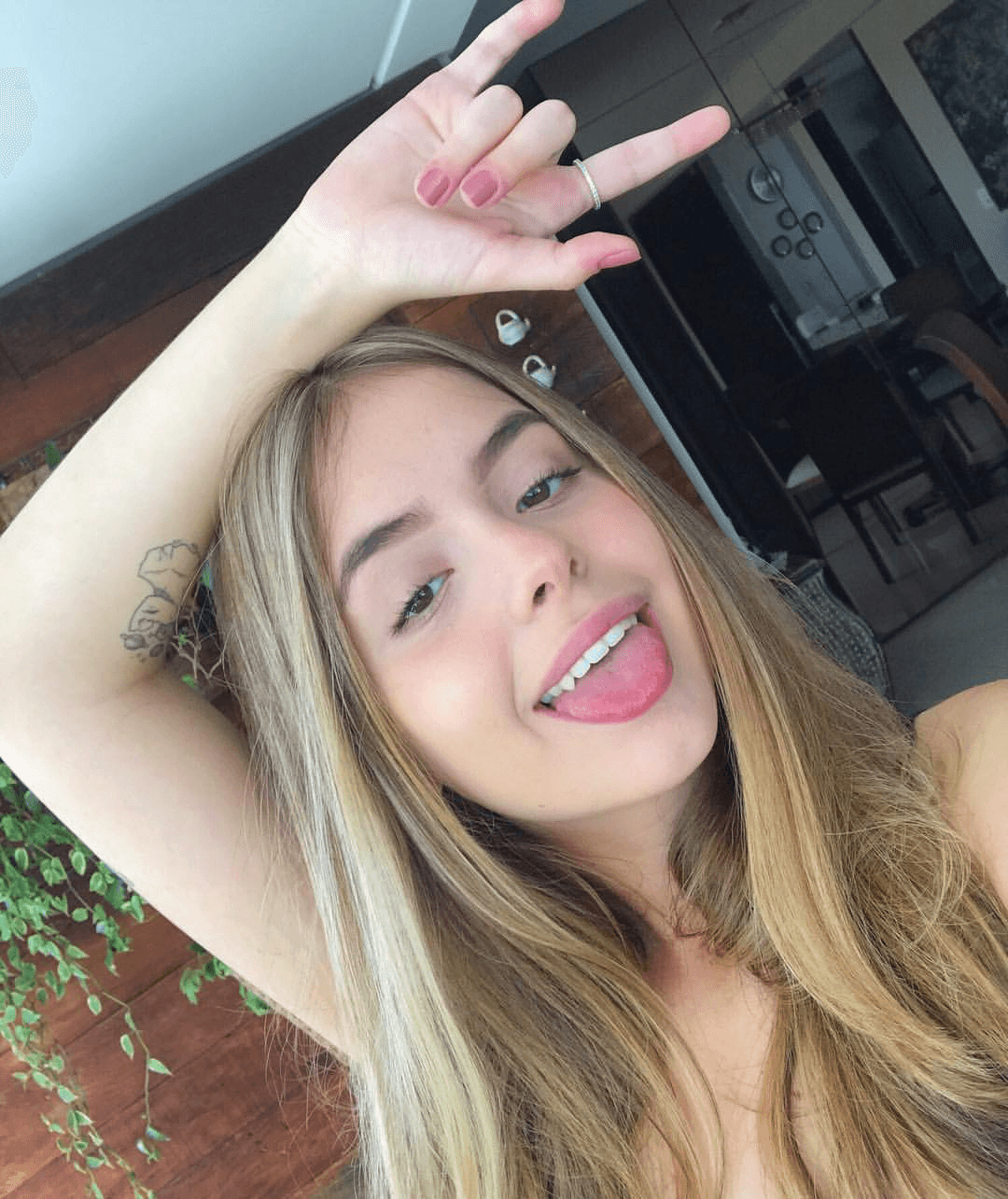 Young hot slut, amazing faceporn. Big boobs