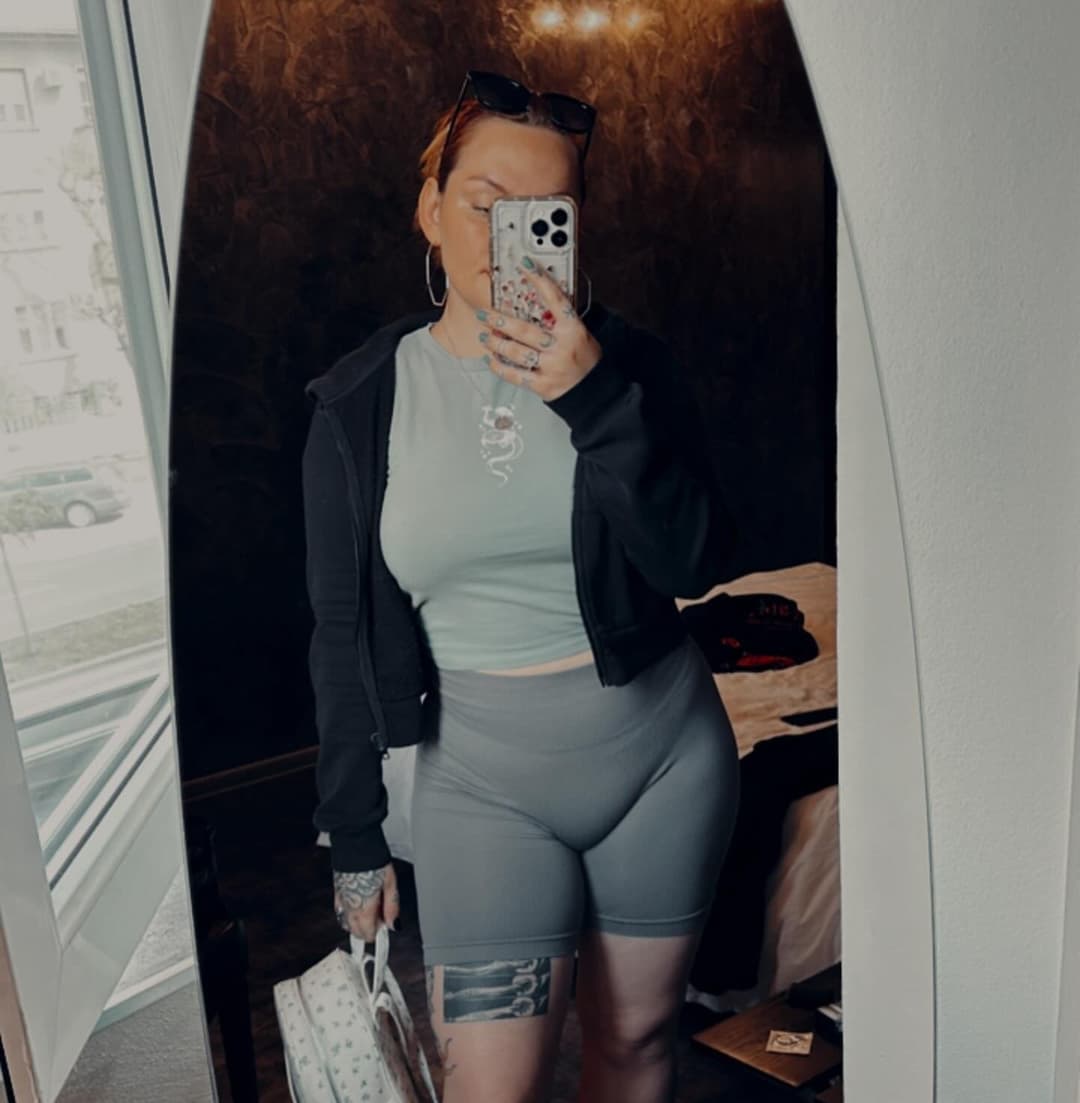 Webslut English teacher Sasha Kuzmić