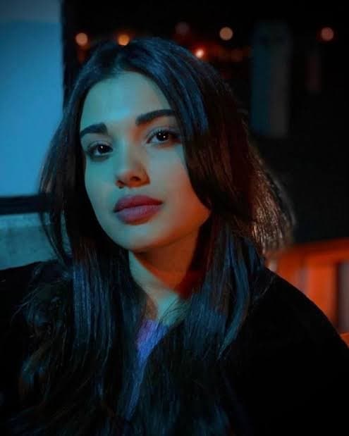 Lizge comet muito linda essa maravilha de mulher ??